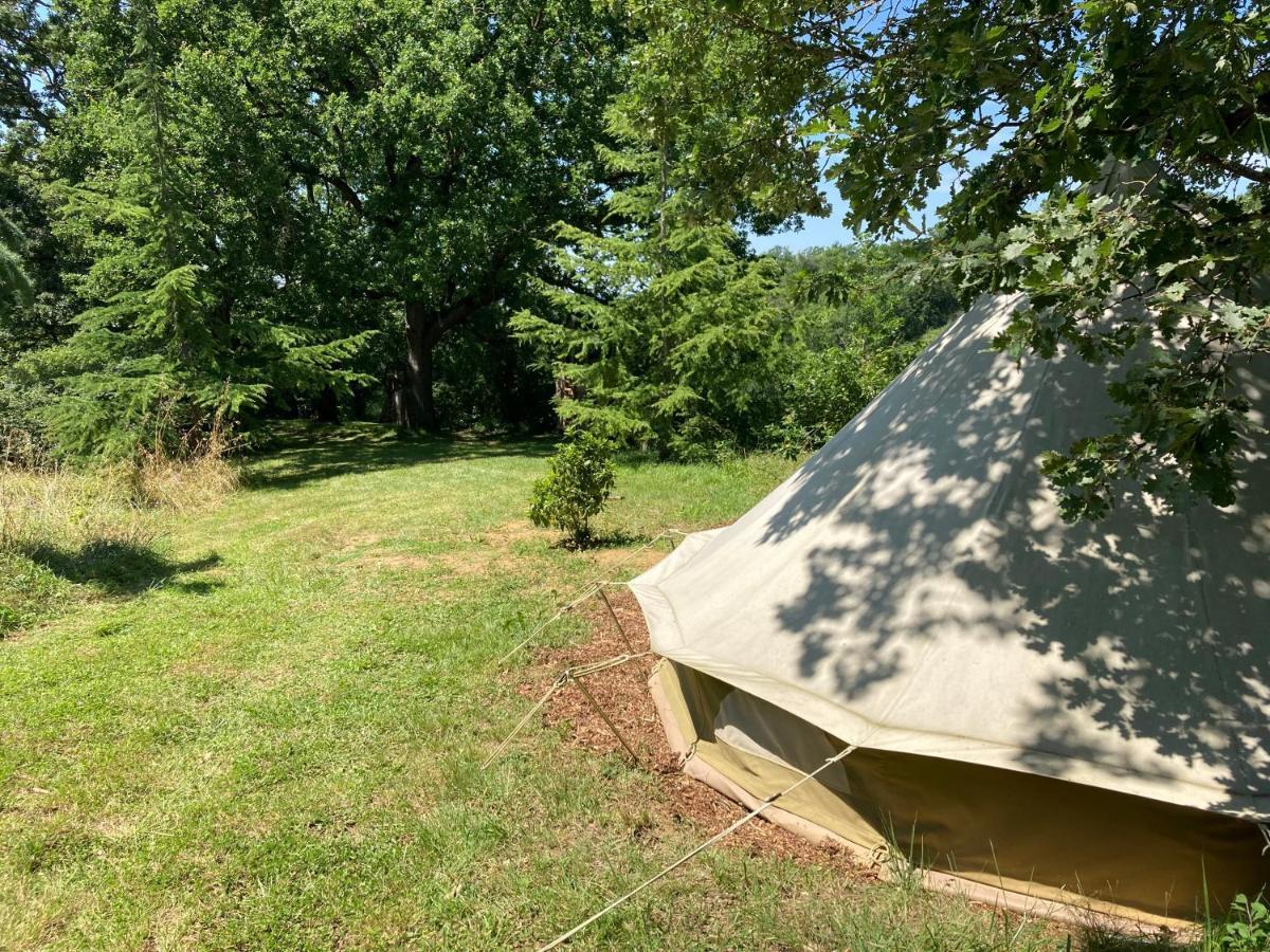 Idrac-Respailles Tente Bivouac Option Bain Chauffee Au Bois מראה חיצוני תמונה