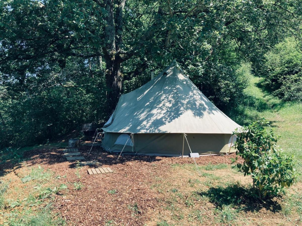 Idrac-Respailles Tente Bivouac Option Bain Chauffee Au Bois מראה חיצוני תמונה